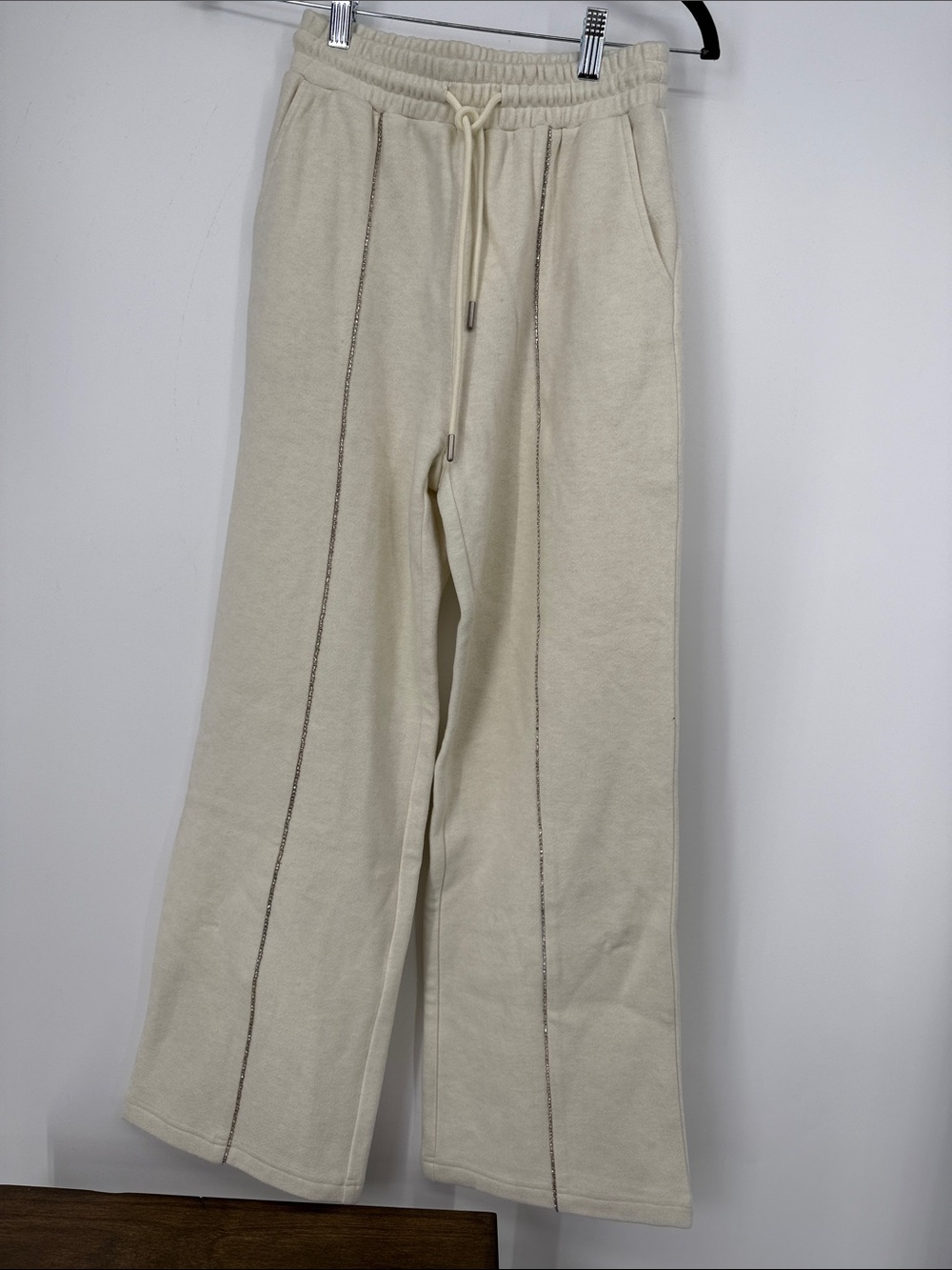 Yiner Cream wideleg sweat pants with rhinestone accent in front size XS